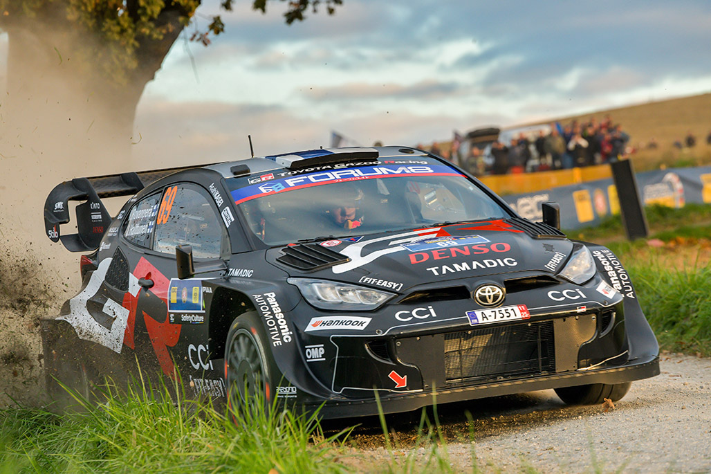 69号車（カッレ・ロバンペラ、ヨンネ・ハルットゥネン）