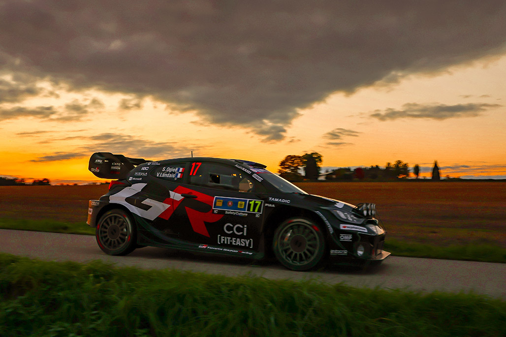 17号車（セバスチャン・オジエ、ヴァンサン・ランデ）