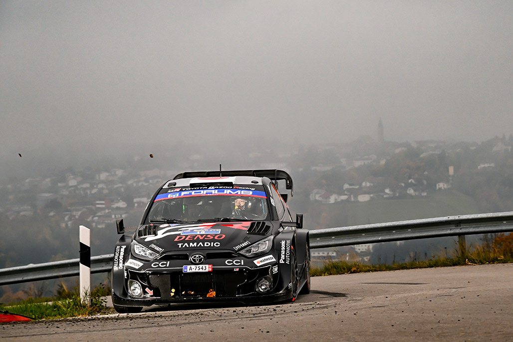 18号車（勝田 貴元、アーロン・ジョンストン）