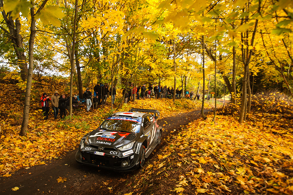 18号車(勝田 貴元、アーロン・ジョンストン)