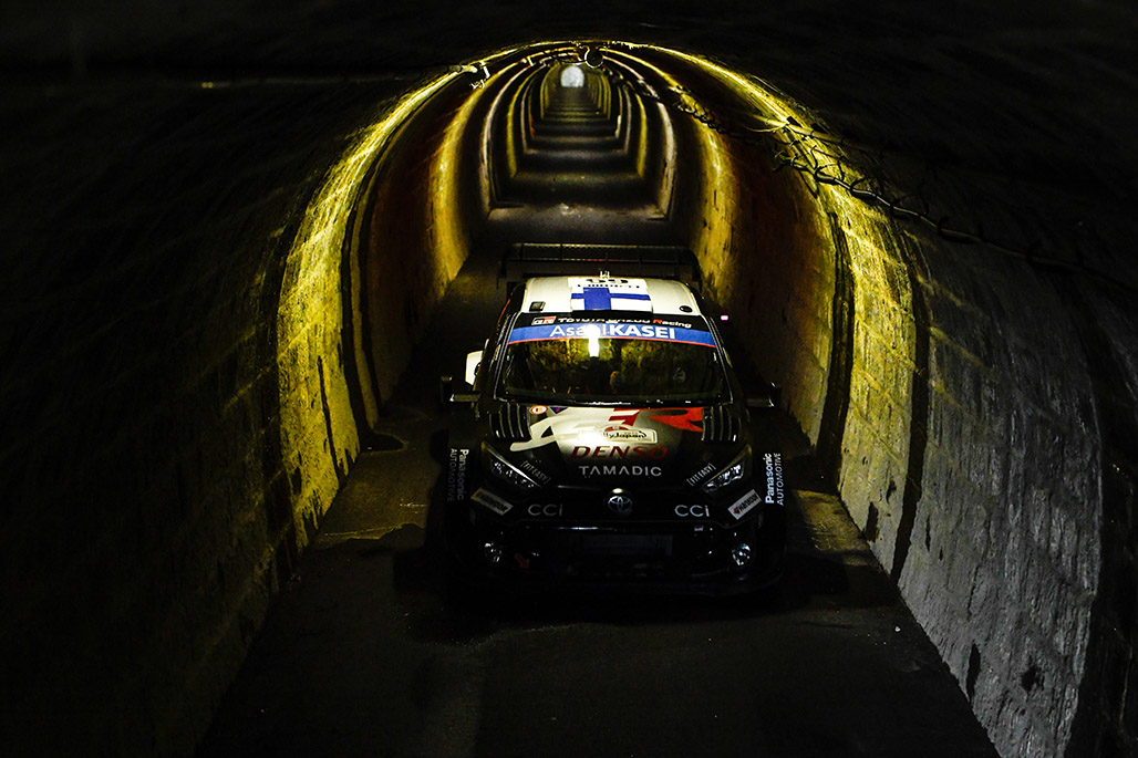 69号車（カッレ・ロバンペラ、ヨンネ・ハルットゥネン）