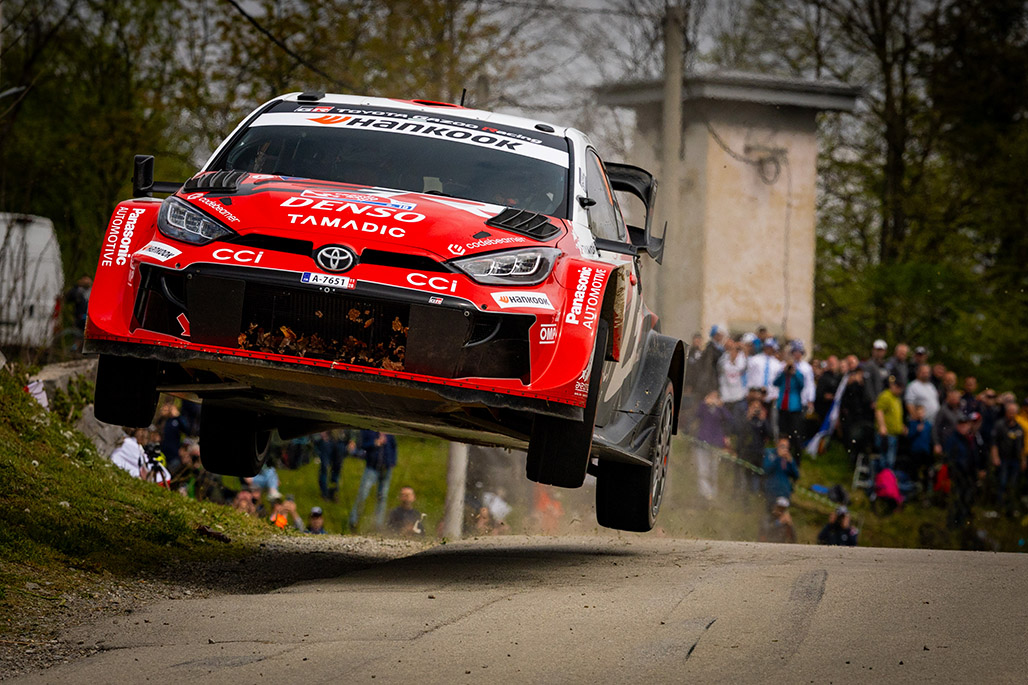 18号車（勝田 貴元、アーロン・ジョンストン）