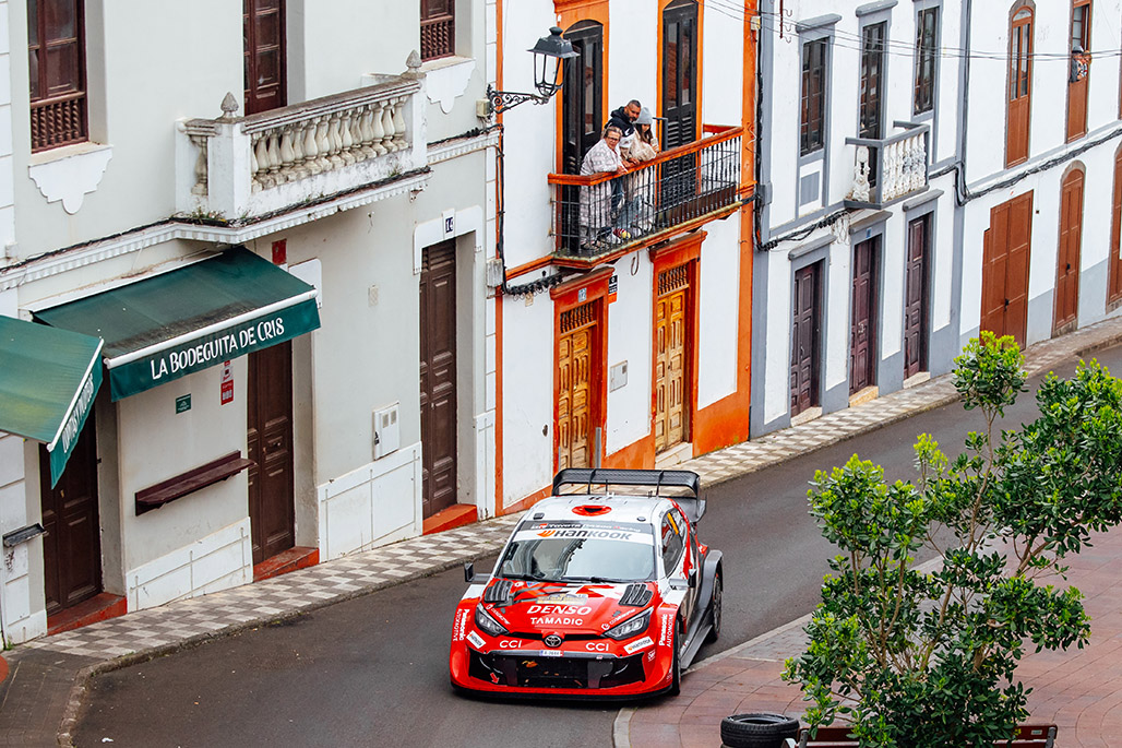 18号車（勝田 貴元、アーロン・ジョンストン）