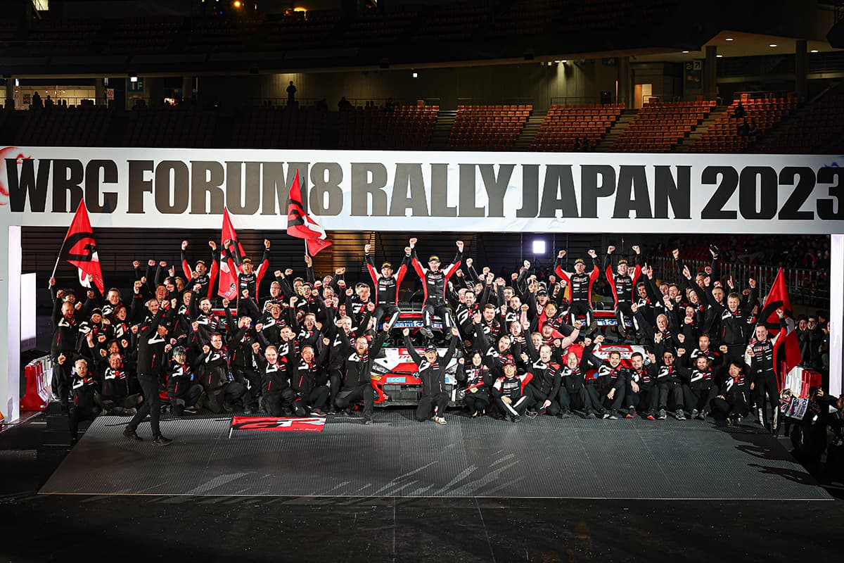 母国での初優勝と表彰台独占を祝うTOYOTA GAZOO Racing World Rally Team