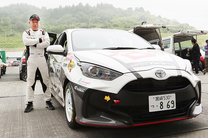No.869  原 俊平 /  BRIDE Yaris / 原 俊平 選手