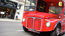ロンドンバスも、ご覧のようにレトロ。ロンドンタクシーが馴染むわけです。