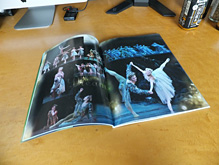 Kバレエカンパニー制作の「Summer 2012 Triple Bill」のパンフレット。何度も読み返してみた。ストーリー展開を理解するとまた、観劇としての楽しみも増える。