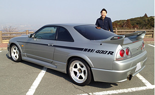 超極上モノを手に入れた松田次生選手。根っからのR33党であり、この他にも数台のGT-Rを持つ。彼のものになった400Rは幸せだ。