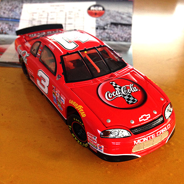 1998年、「NASCAR THUNDER SPECIAL MOTEGI Coca－Cola 500」のマシン。憧れの赤はいまでも人気が高い。