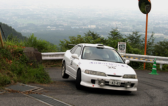 JN3クラス優勝の青柳 勉（ホンダ・インテグラ）