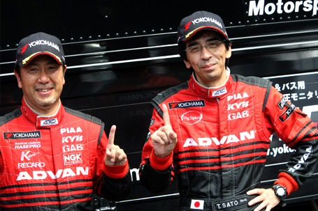 今季3勝目を挙げシリーズをリードするADVAN-PIAAラリーチームの奴田原文雄（左）とコ・ドライバーの佐藤忠宜（右）。