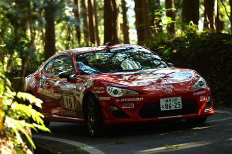 2013年はSUPER GTのGT300クラス、全日本ジムカーナ選手権PN3クラスで活躍している山野哲也。2013年はPN3クラスチャンピオンを獲得している。