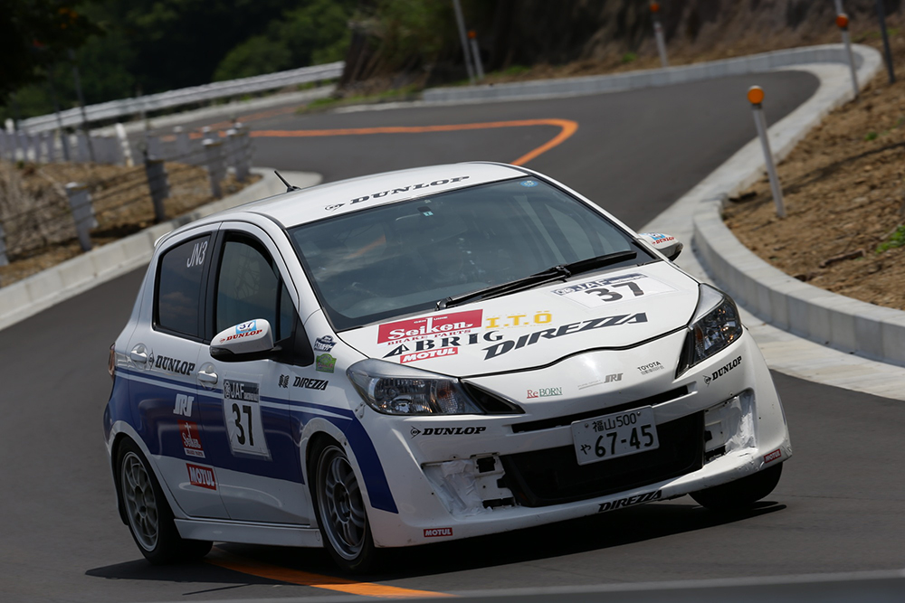 トヨタ・ヴィッツRSでエントリーした武田雄一郎が、全日本初優勝を果たした。