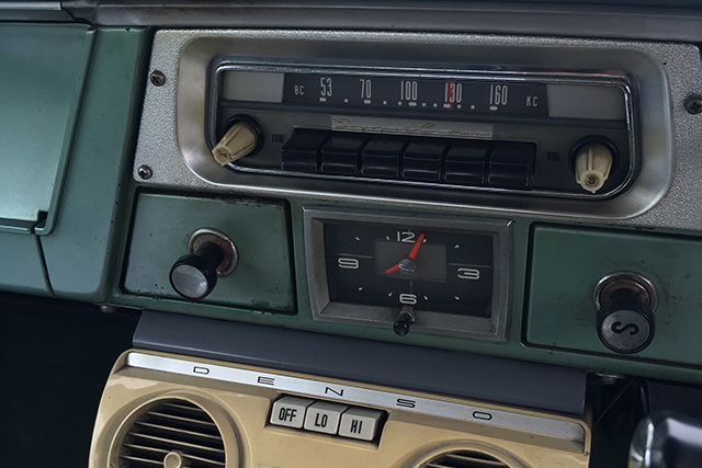 ラジオは真空管式。デンソー製？