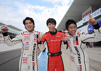 影山監督の下、井口選手・蒲生選手・松井選手の3人態勢で今シーズンに挑む。
