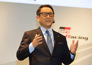 豊田章男社長のスピーチは感動を誘った。契約外のドライバーに感謝の気持ちを述べるなど、前代未聞だと思う。
