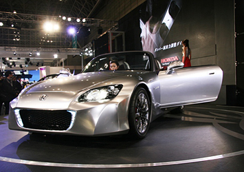 HONDA Sports Modulo S2000 風洞実験を重ね、空理バランスを考えたラインが印象的