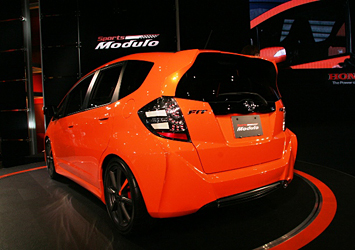 HONDA フィットがスポーティに変身