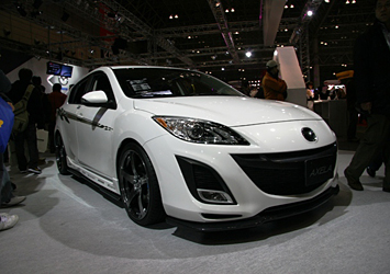 MAZDA 次期アクセラ(Mazda3)が早くもカスタマイズして登場
