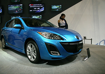 MAZDA ノーマルの次期アクセラも展示
