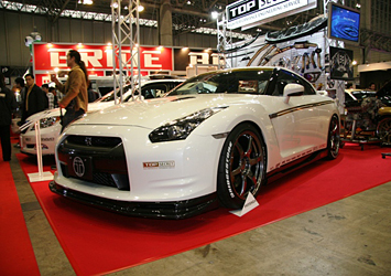 トップシークレット 給排気系とオリジナルエアロパーツを装着したGT-R