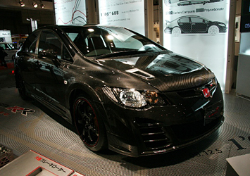 無限 CIVIC MUGEN RR Advanced。カーボンとポリカーボーネートによりボディの軽量化等を行い、ベースのCIVIC TYPER と比較し-175Kgとなる1095Kgを実現