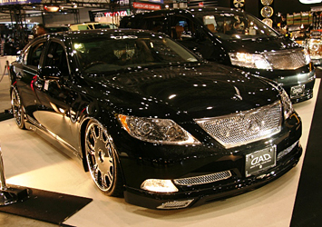 D.A.D メッシュグリルが特徴的なLS460