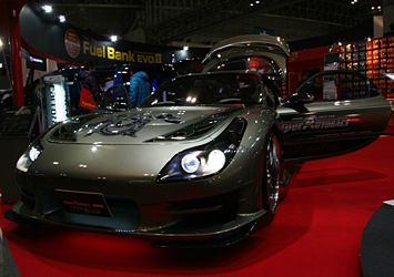 スーパーオートバックス ボディメイクとオーディオビジュアルにこだわったRX-7