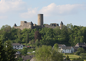 ニュルブルク城 ニュルブルクリンク（サーキット）の近くに立つニュルブルク城