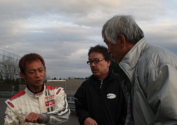 GAZOO Racingチーム VLN-1（ニュル4時間レース・第1戦）前日成瀬監督と脇阪選手