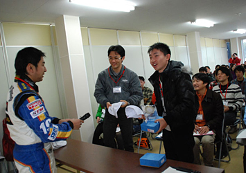 ハイブリッドチャレンジ 愛知から6時間かけて千葉へ来た甲斐が！ 優勝に輝いた梶原・小斉組のおふたり