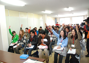 ハイブリッドチャレンジ 競技前に、いろいろと質問があるようで･･･皆様楽しそうなご様子が印象的