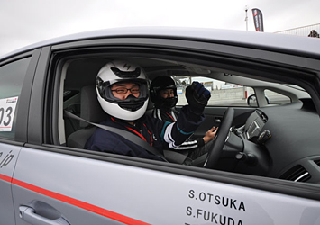 ハイブリッドチャレンジ いよいよ始まる、エコレースを制す！ そんな表情も伺える参加者の皆様
