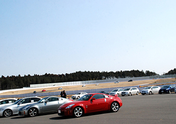 サーキットチャレンジ 参加者の皆さまの愛車が勢ぞろい。サーキットに映えます！
