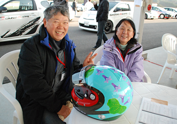 ハイブリッドチャレンジ サーキットチャレンジにもご参加。笑顔がステキな片桐さんご夫婦