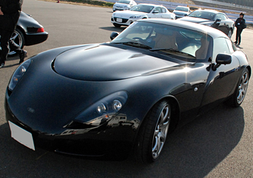 サーキットチャレンジ 大変珍しい「TVR t350c」も。会場で熱い視線を浴びていました！