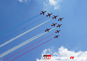 会場の空を彩るイギリス空軍のエアショー