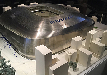 「サンティアゴ・ベルナベウ」スタジアムの模型だ。これがマドリードのど真中にある。