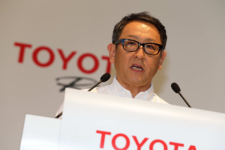 Акио тоеда. Ридзабуро Тоёда. Акио Оцука. Akio Toyoda. Акио Тоёда графический дизайнер.