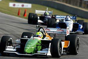 トヨタチーム最上位2位入賞のC.フィッティパルディとトヨタ・ローラ