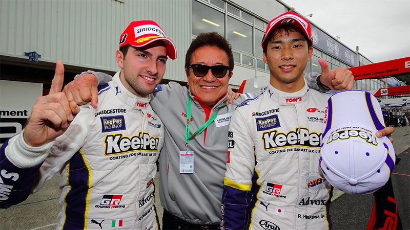 コースレコードを獲得し、ポールポジション獲得したKeePer TOM'S RC F 37号車の平川 亮とアンドレア・カルダレッリ、舘信秀監督