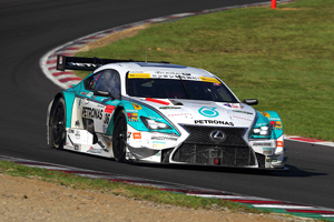 開幕戦のエンジントラブルの影響で、ペナルティを受けたPETRONAS TOM'S RC F 36号車