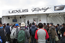 レクサス くま吉 LEXUS TEAM LeMans ENEOSのドライバーのトークショーに参加