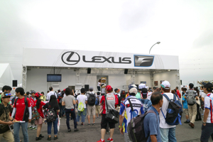 レクサス くま吉 イベントステージに登場@ SUPER GT 2015年 第5戦 鈴鹿1000km