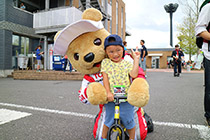 トヨタ くま吉 ペダルなし自転車の男の子と