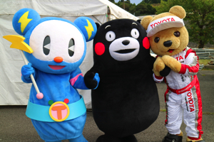 トヨタ くま吉 くまモンと青いキャラクターと@ スーパーフォーミュラ 2015年 第5戦 オートポリス