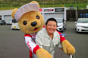 トヨタ くま吉 つなぎをきた男の子と@ スーパーフォーミュラ 2015年 第5戦 オートポリス