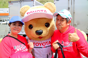 トヨタ くま吉 お揃いパーカの夫婦と@ スーパーフォーミュラ 2015年 第5戦 オートポリス