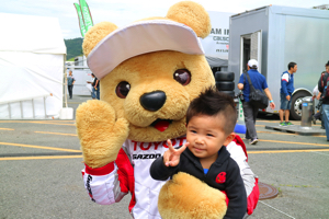 トヨタ くま吉 髪型が特徴的な男の子と@ スーパーフォーミュラ 2015年 第5戦 オートポリス