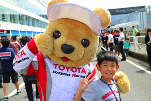 トヨタ くま吉 グレーTシャツの男の子と@ スーパーフォーミュラ 2015年 第5戦 オートポリス